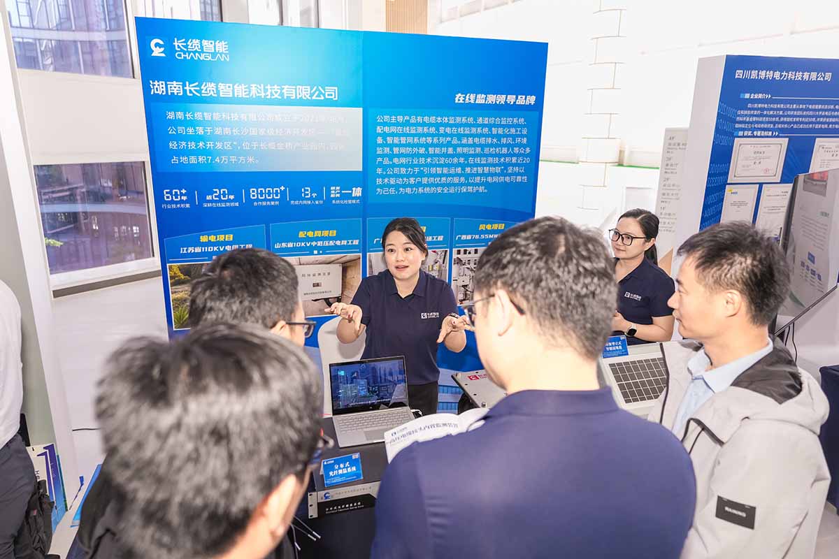 數(shù)字賦能石化電纜運維，長纜智能青島展會獲矚目-傾聽眾多訪展人員的需求并交流