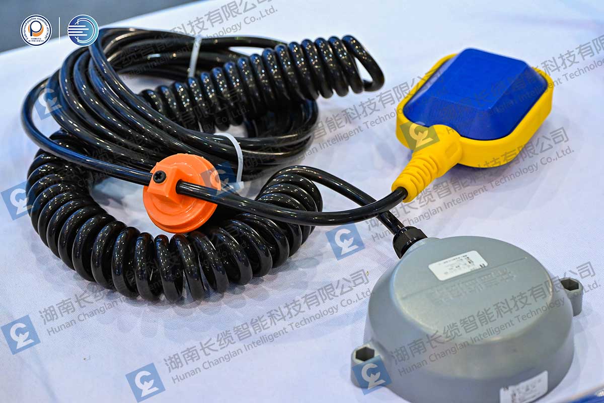 數(shù)字賦能城市生命線運(yùn)維，長(zhǎng)纜智能亮相成都國(guó)際管網(wǎng)展井蓋監(jiān)測(cè)終端