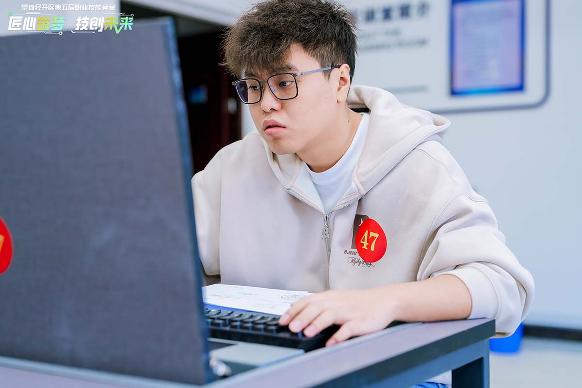 技耀望城，載譽而歸！長纜智能斬獲經(jīng)開區(qū)職業(yè)技能競賽一等獎！廖展鵬比武現(xiàn)場